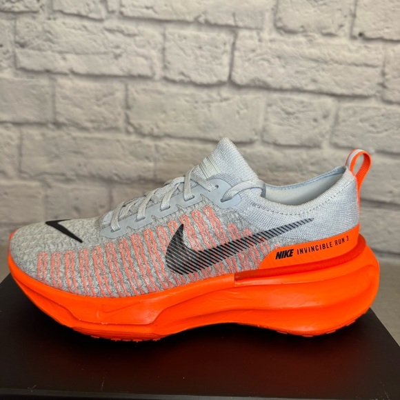 Nike Mens Invincible 3 Running Shoes Pure Platinum/Hyper Crimson DR2615-008 Sz 8 - Picture 1 of 7